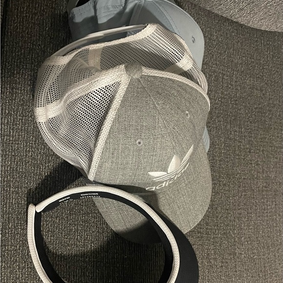 Women’s lot of 3 ADIDAS hats visor - Picture 3 of 7